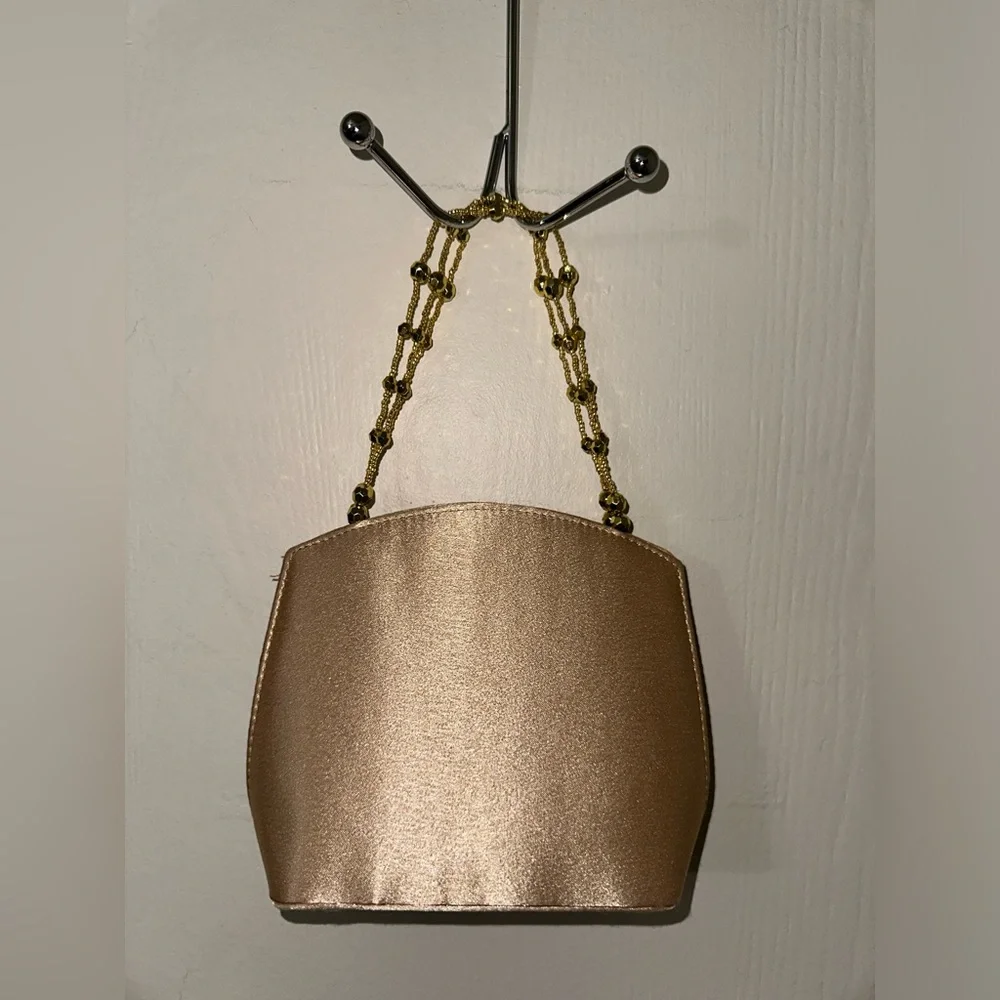 N/A elegant gold